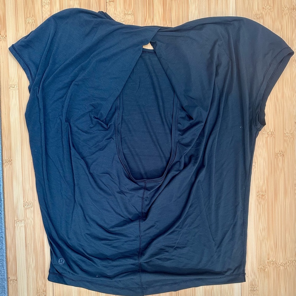Black lululemon open back short sleeve top size 4
